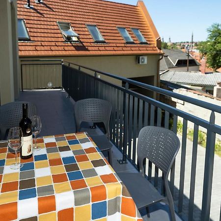Star Apartman Eger Esterno foto