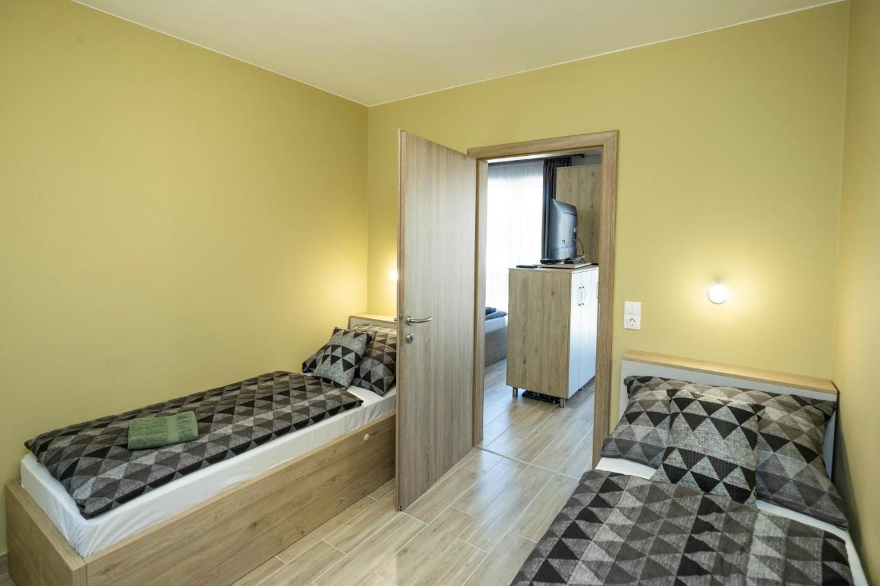 Star Apartman Eger Esterno foto