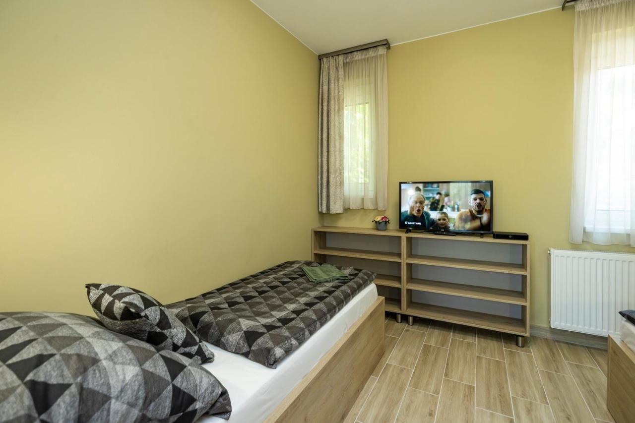 Star Apartman Eger Esterno foto