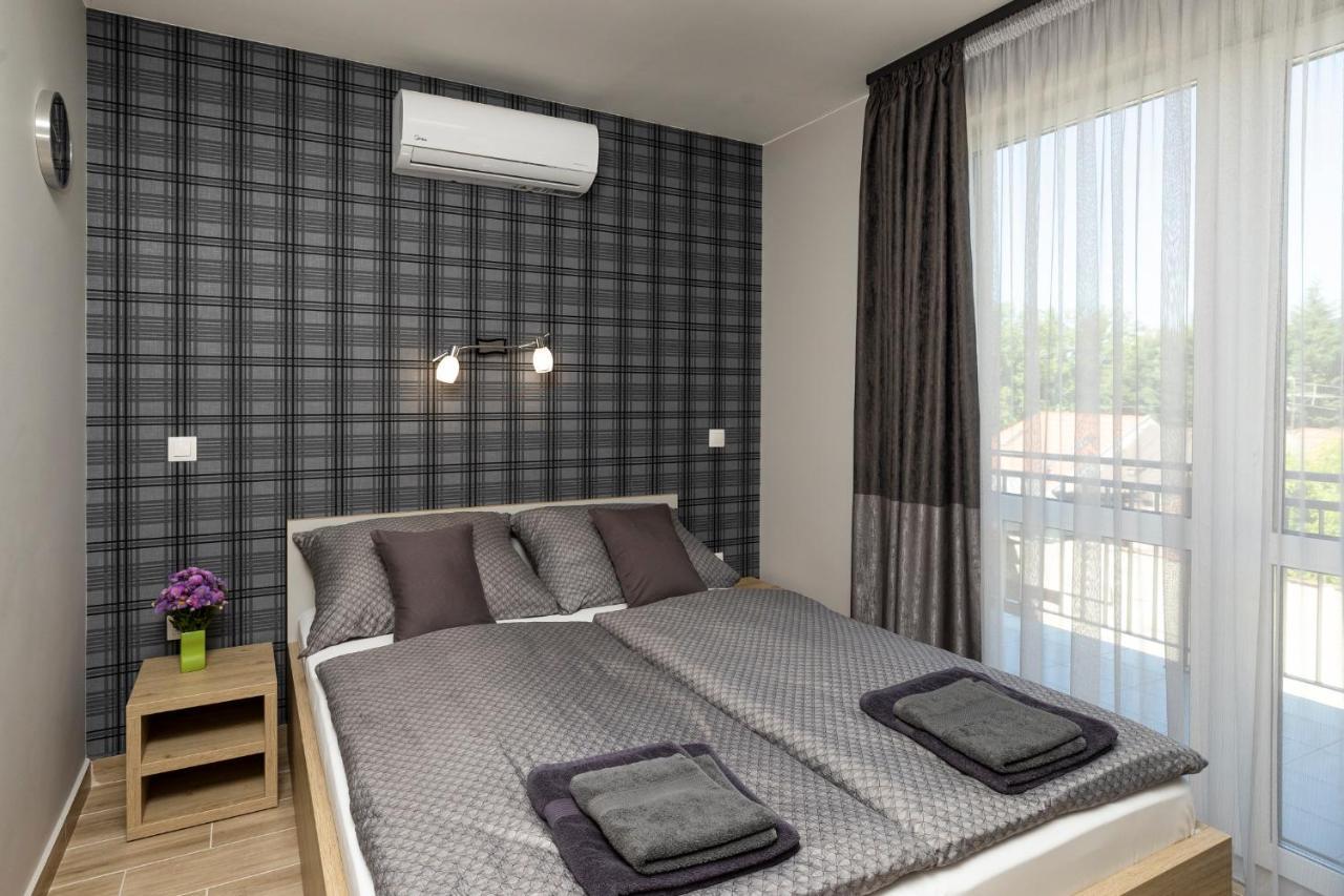 Star Apartman Eger Esterno foto