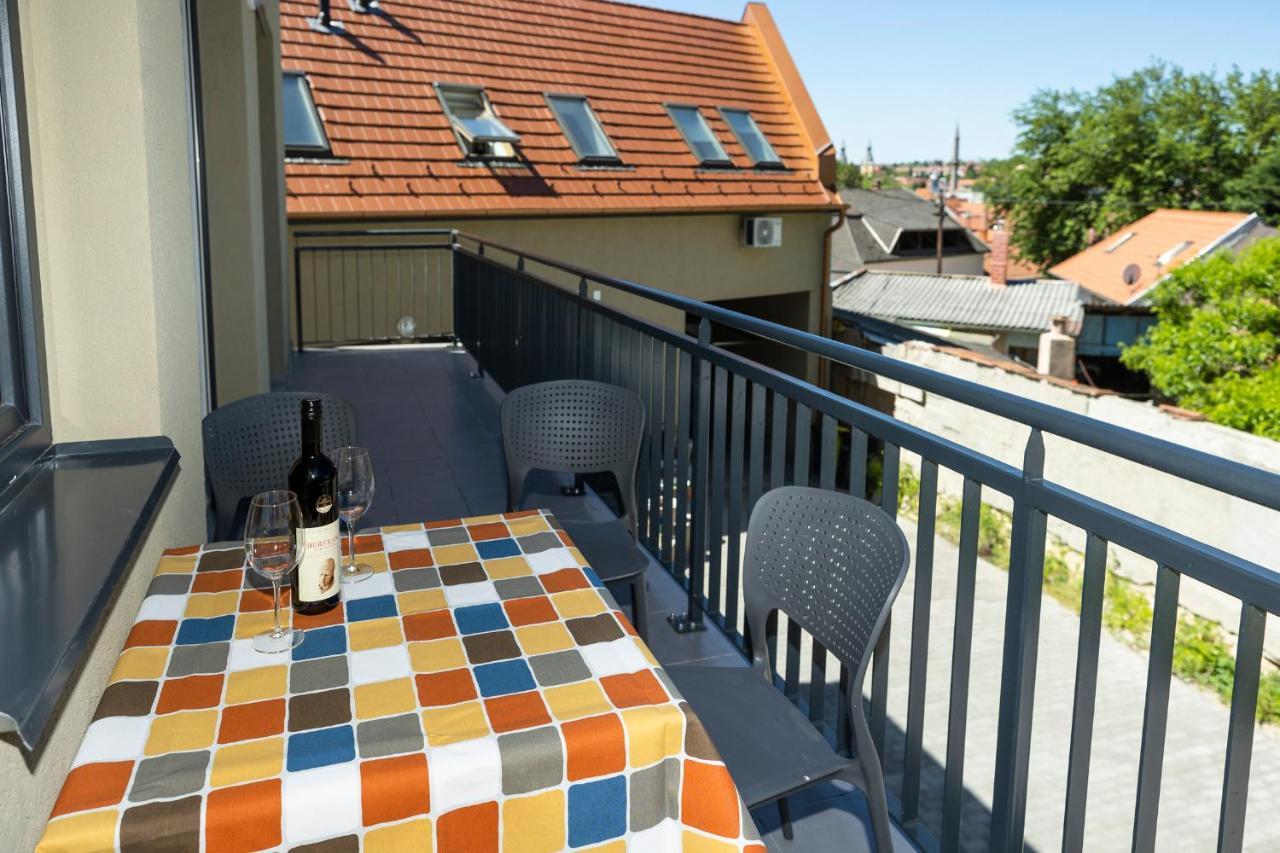 Star Apartman Eger Esterno foto
