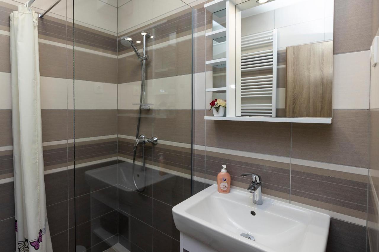 Star Apartman Eger Esterno foto