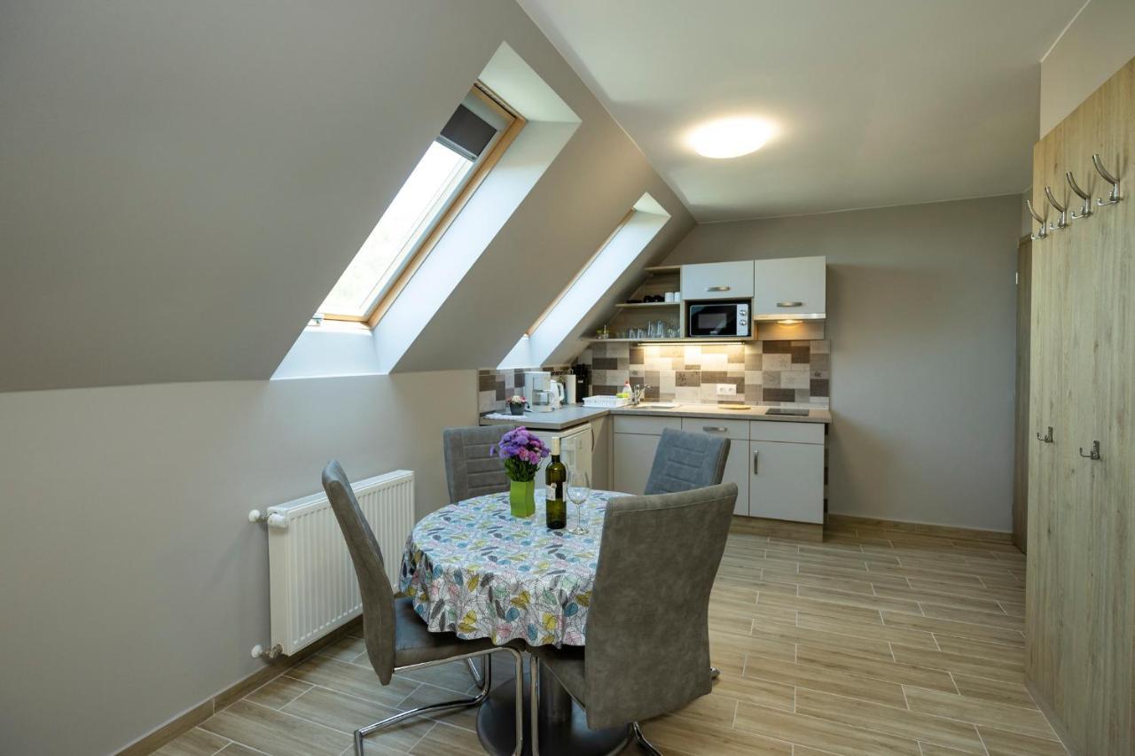 Star Apartman Eger Esterno foto