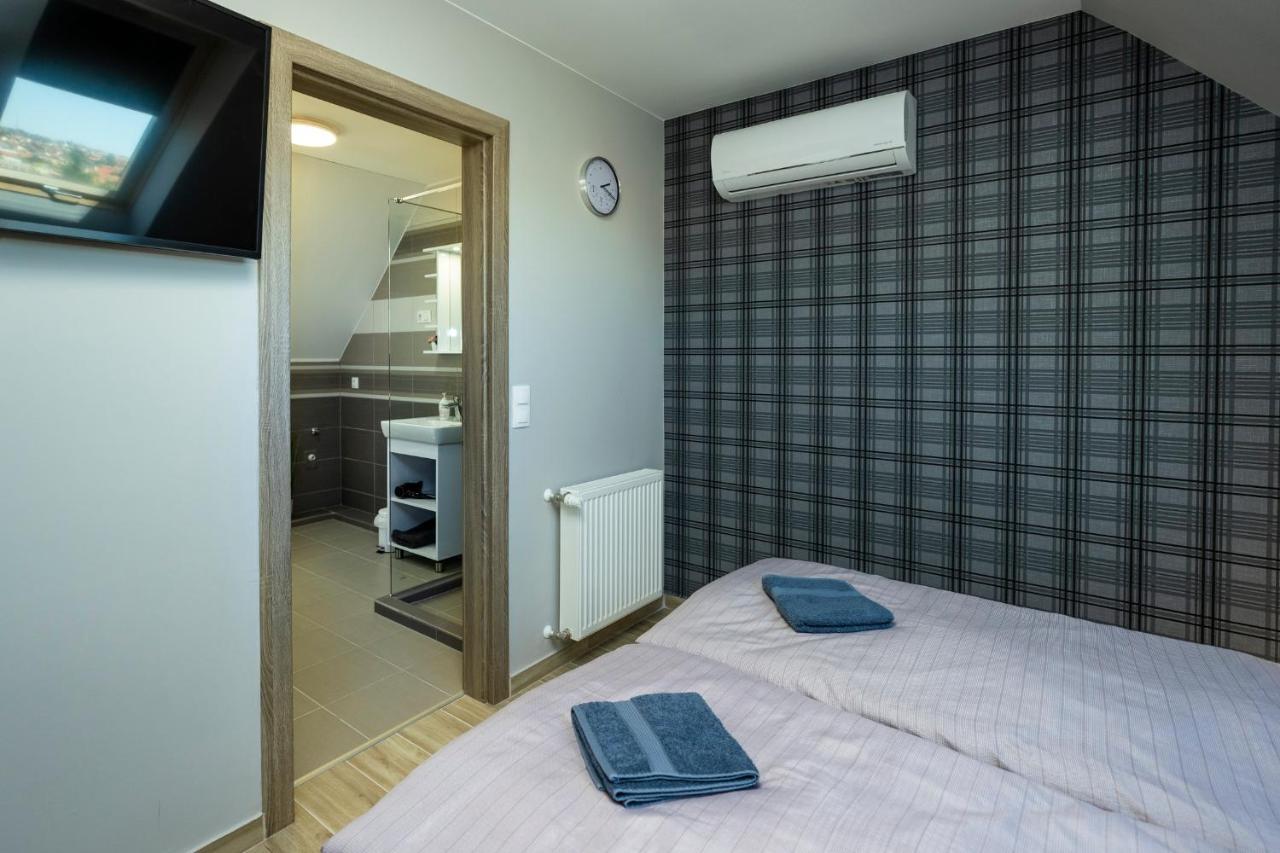 Star Apartman Eger Esterno foto