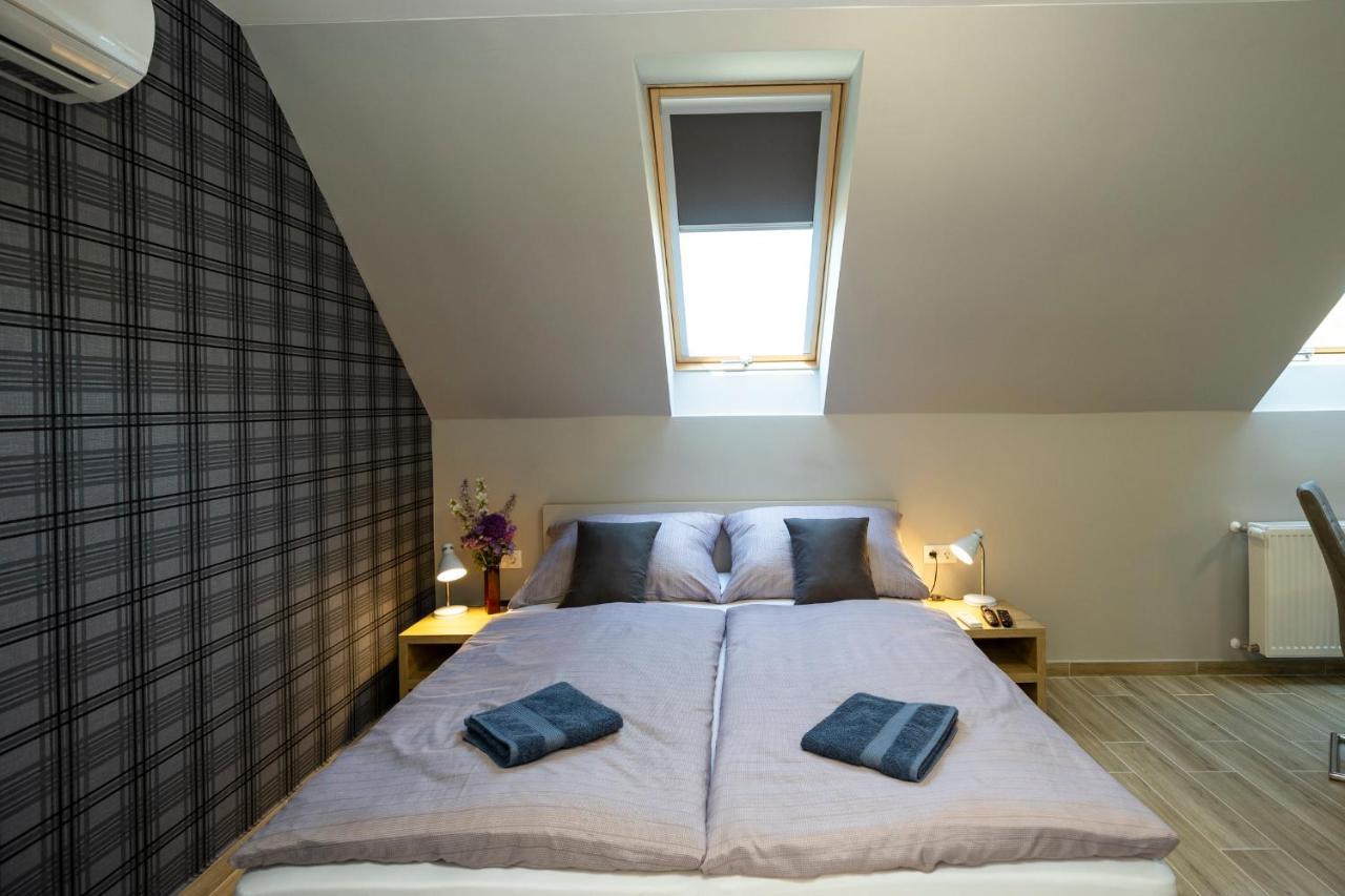 Star Apartman Eger Esterno foto