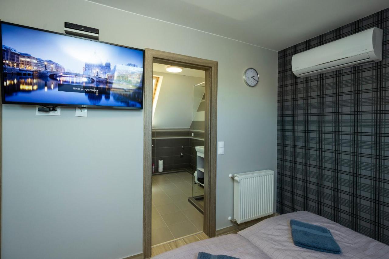 Star Apartman Eger Esterno foto
