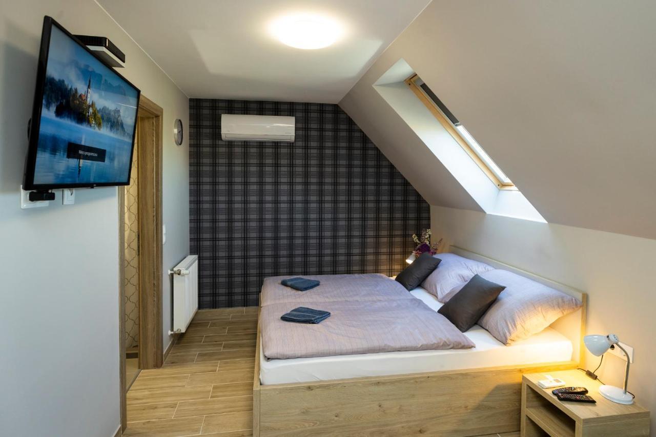 Star Apartman Eger Esterno foto